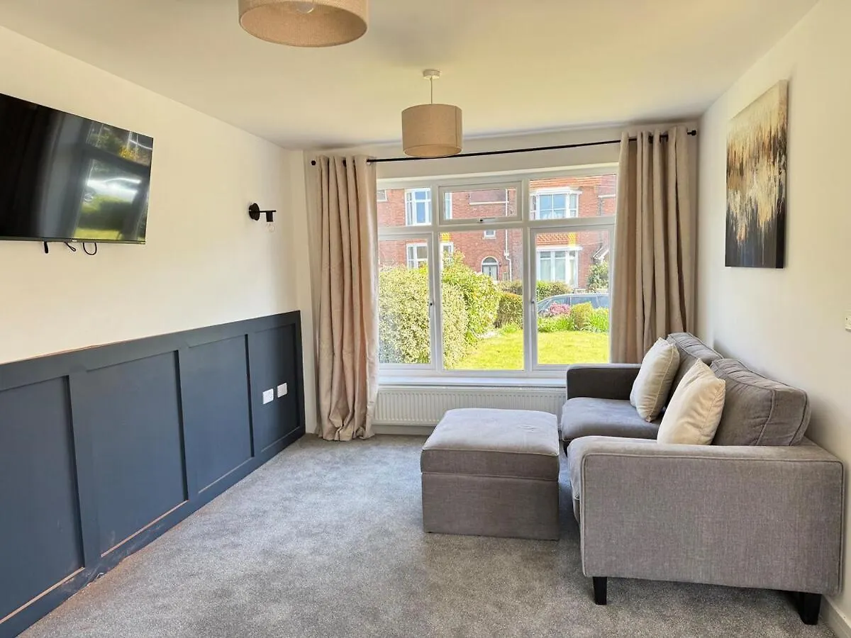 Modern & Spacious Home In Exeter - Smart Tv & Xbox 0*,  United Kingdom
