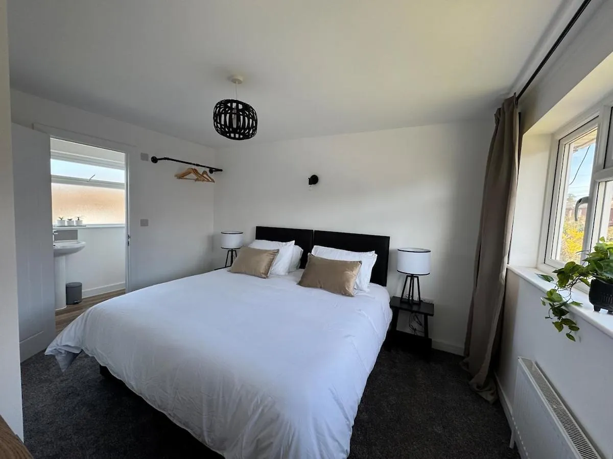 Modern & Spacious Home In Exeter - Smart Tv & Xbox Holiday home
