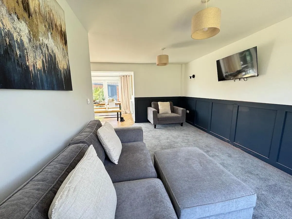 Modern & Spacious Home In Exeter - Smart Tv & Xbox