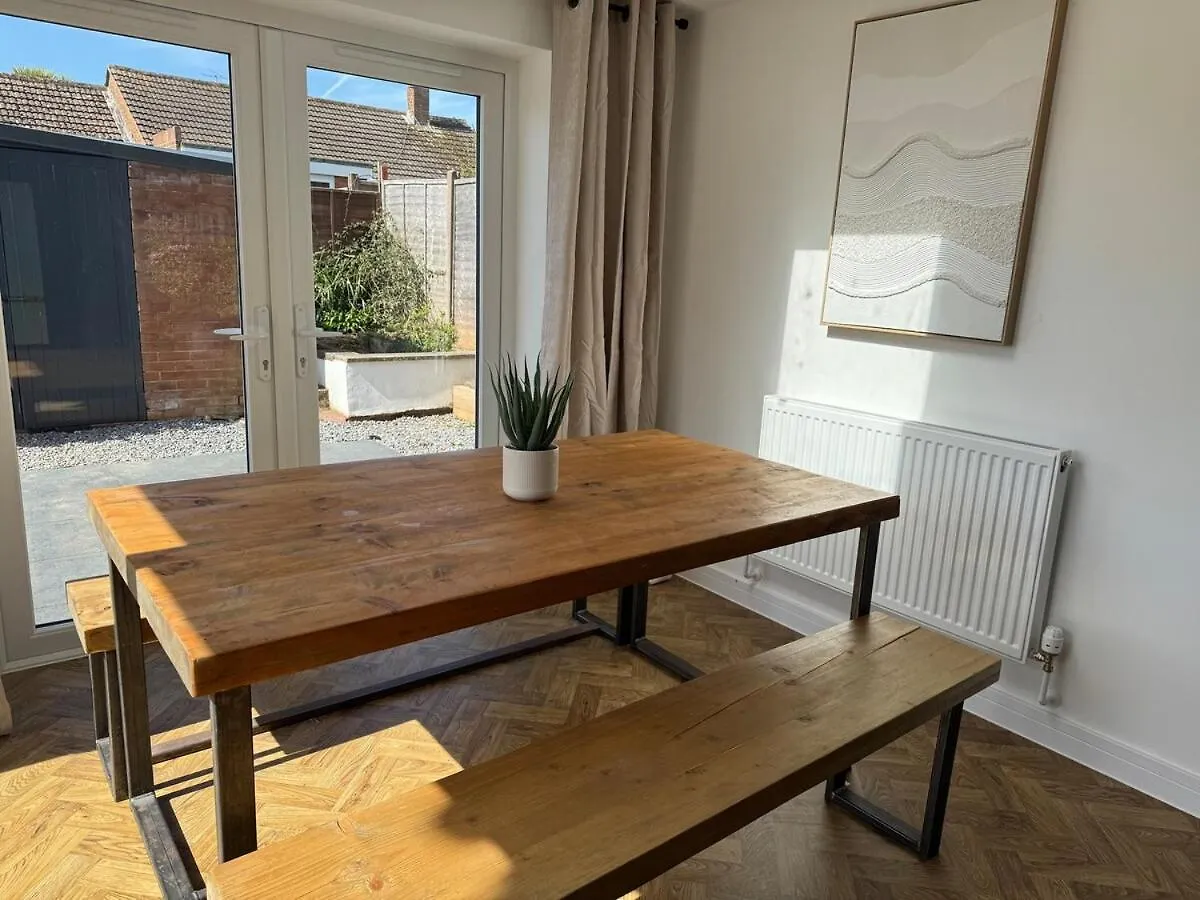 Modern & Spacious Home In Exeter - Smart Tv & Xbox