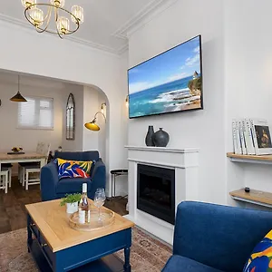Maple House - Park View Sleeps 7 Holiday home